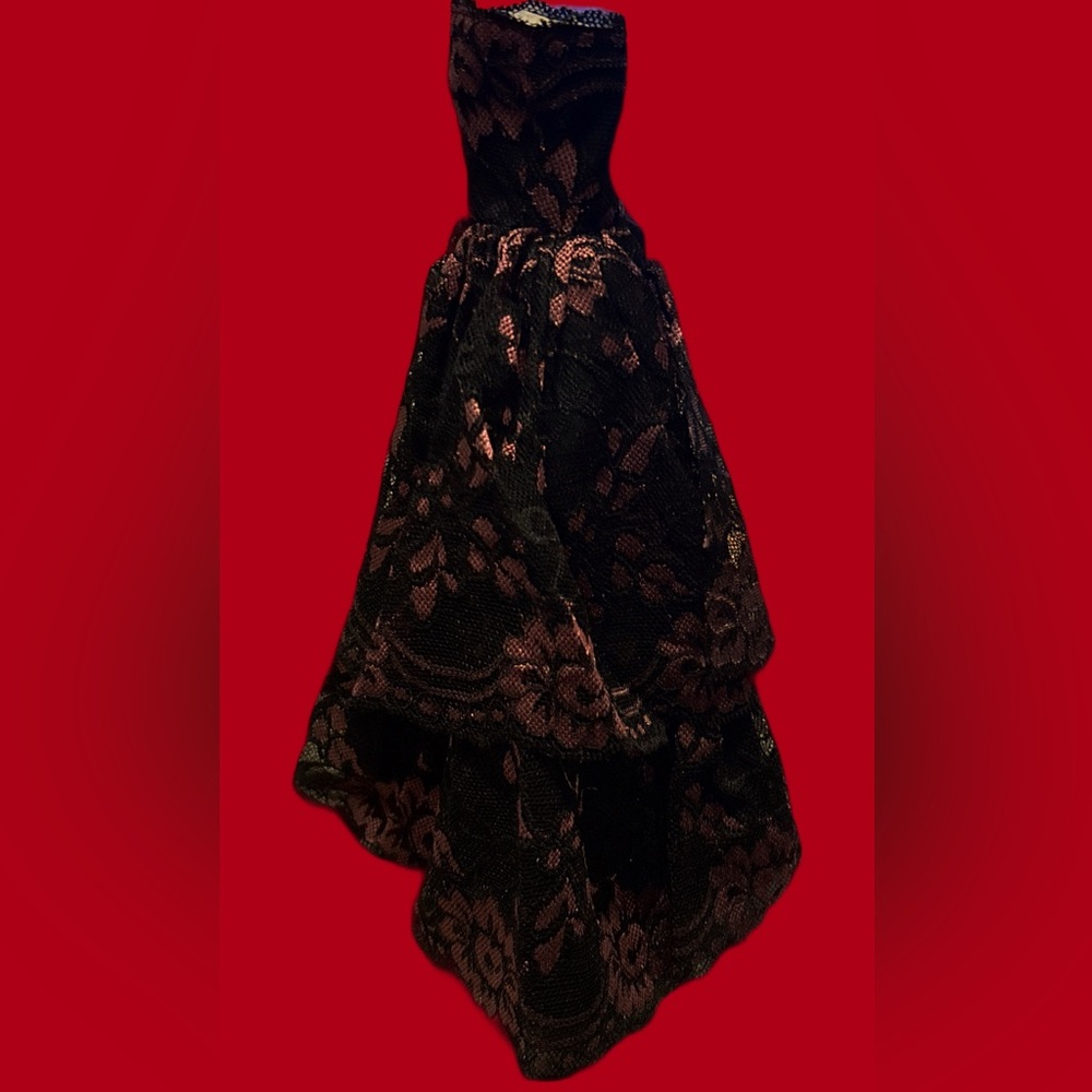 Gothic Mourning Gown for Dolls Elegant Black and Pink Lace Skirt - Picture 7 of 13